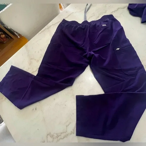 Figs Purple Scrub Set - Picture 6 of 9